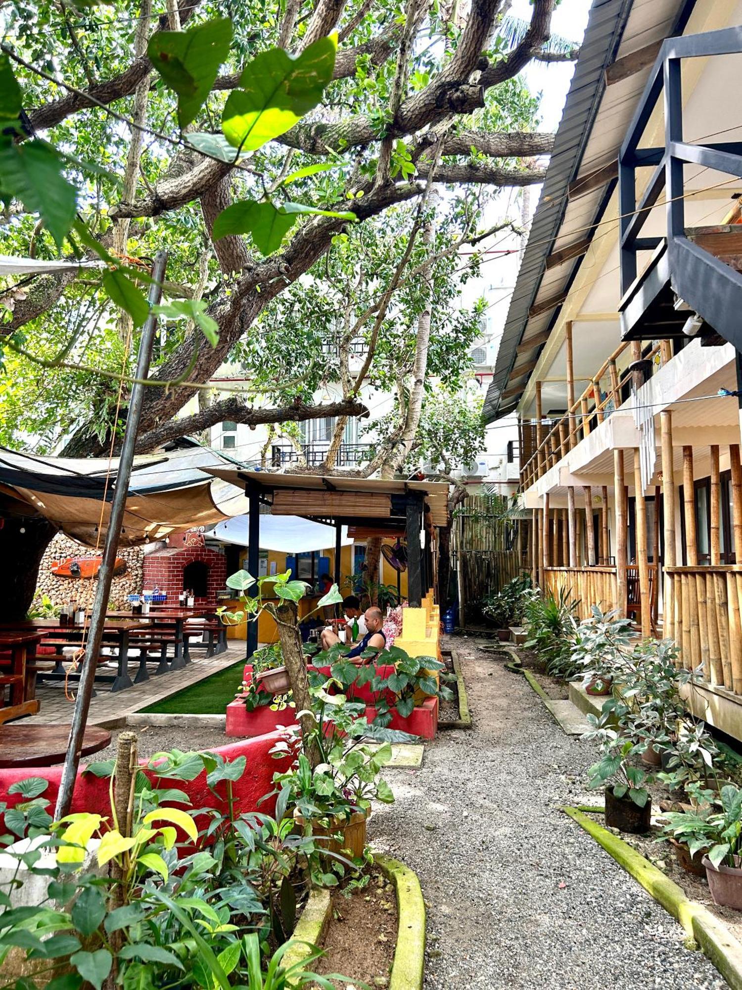 Lazy Dog Bed & Breakfast Balabag  Екстер'єр фото